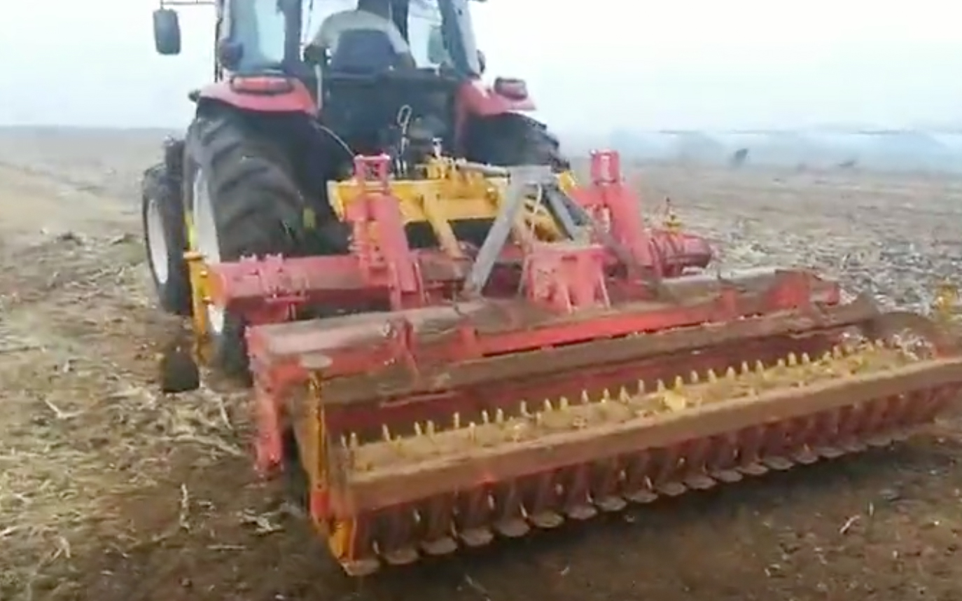 深松機(jī)，聯(lián)合耕整機(jī)作業(yè)視頻